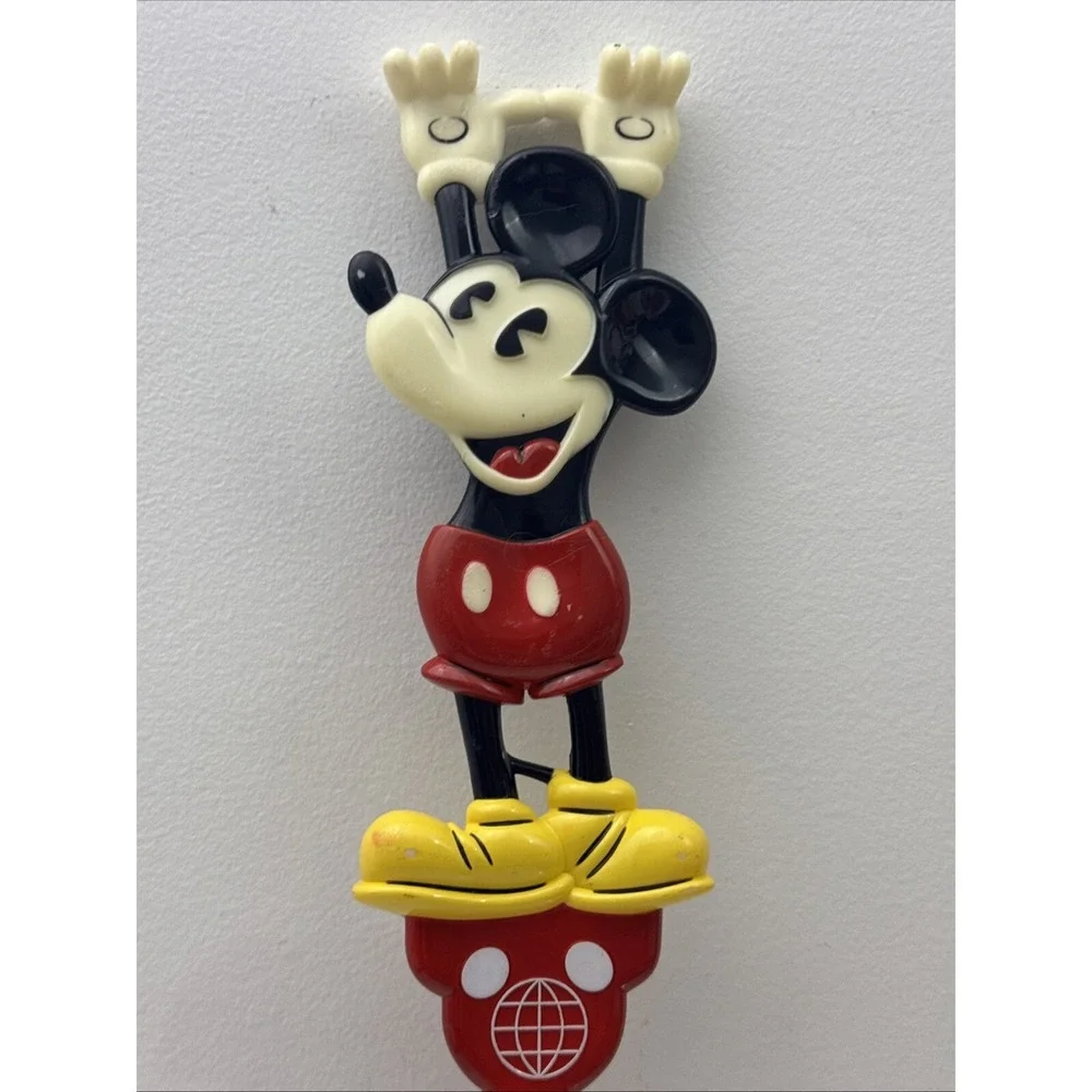 Vintage Walt Disney World Mickey Back Scratcher